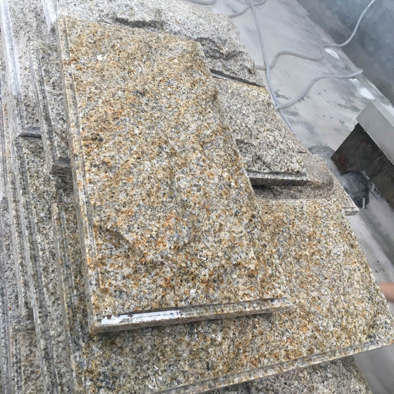 山東蘑菇石自然面批發(fā)價格-多少錢-哪家好【汶上縣宏創(chuàng)石材制品廠】