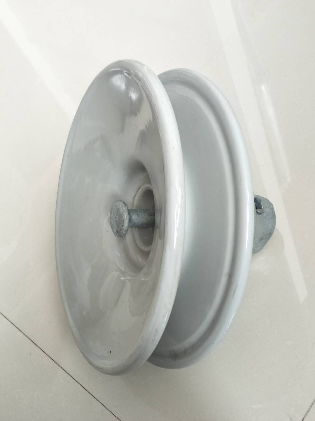 河北盤型懸式瓷絕緣子廠家，批發(fā)，報價【澳興電力器材有限公司】  盤型懸式瓷絕緣子XWP-120