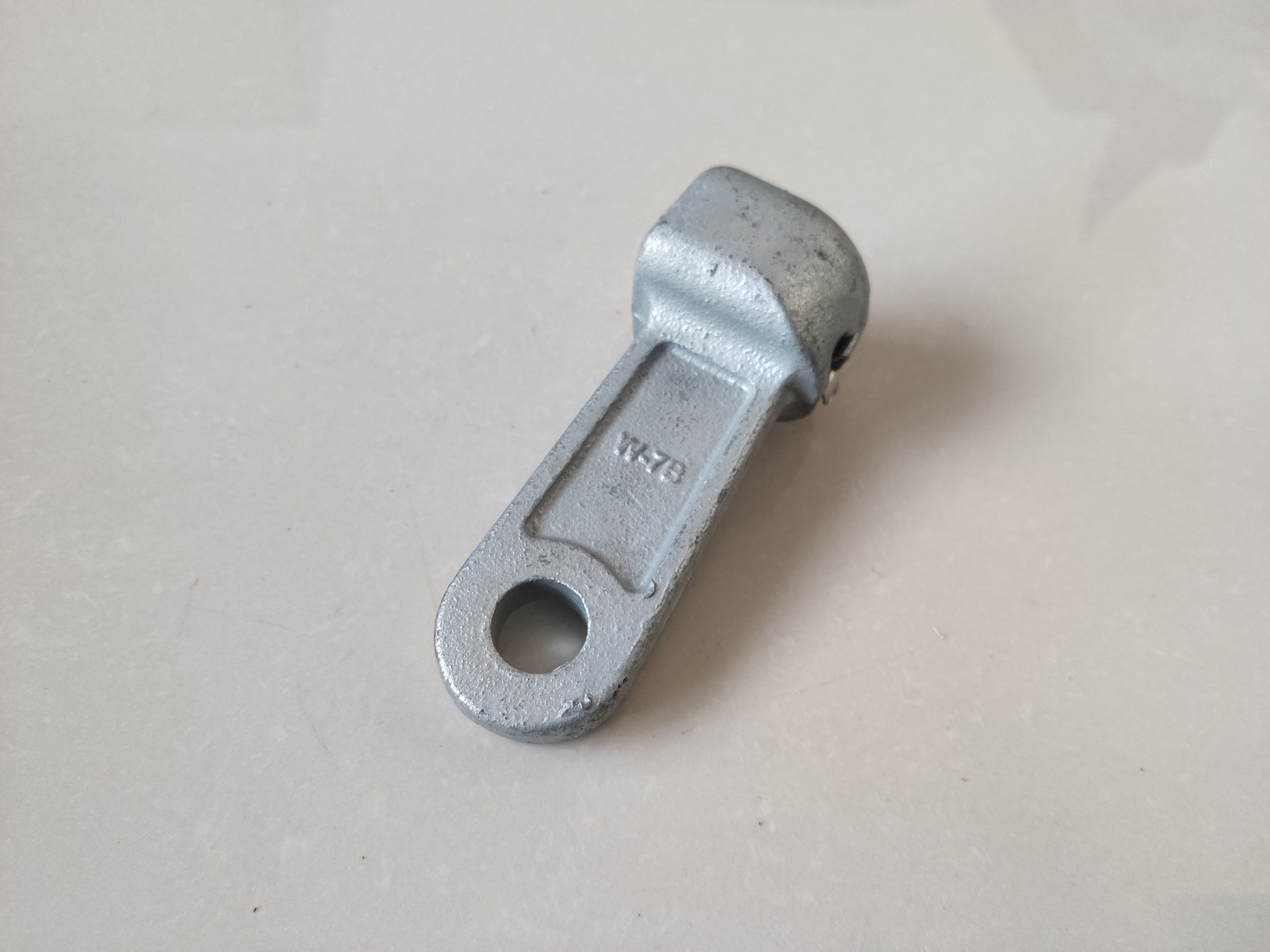 電力聯(lián)結(jié)金具碗頭掛板圖片