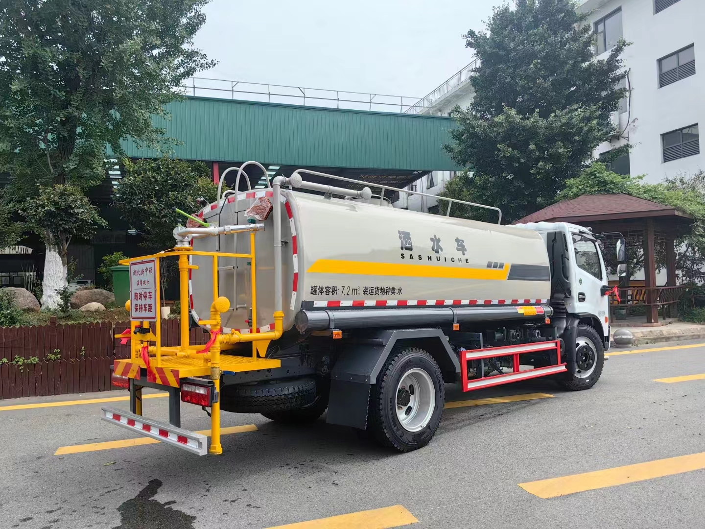 洒水车厂家洒水车厂家 环卫用的洒水车 洒水车12方价格多少