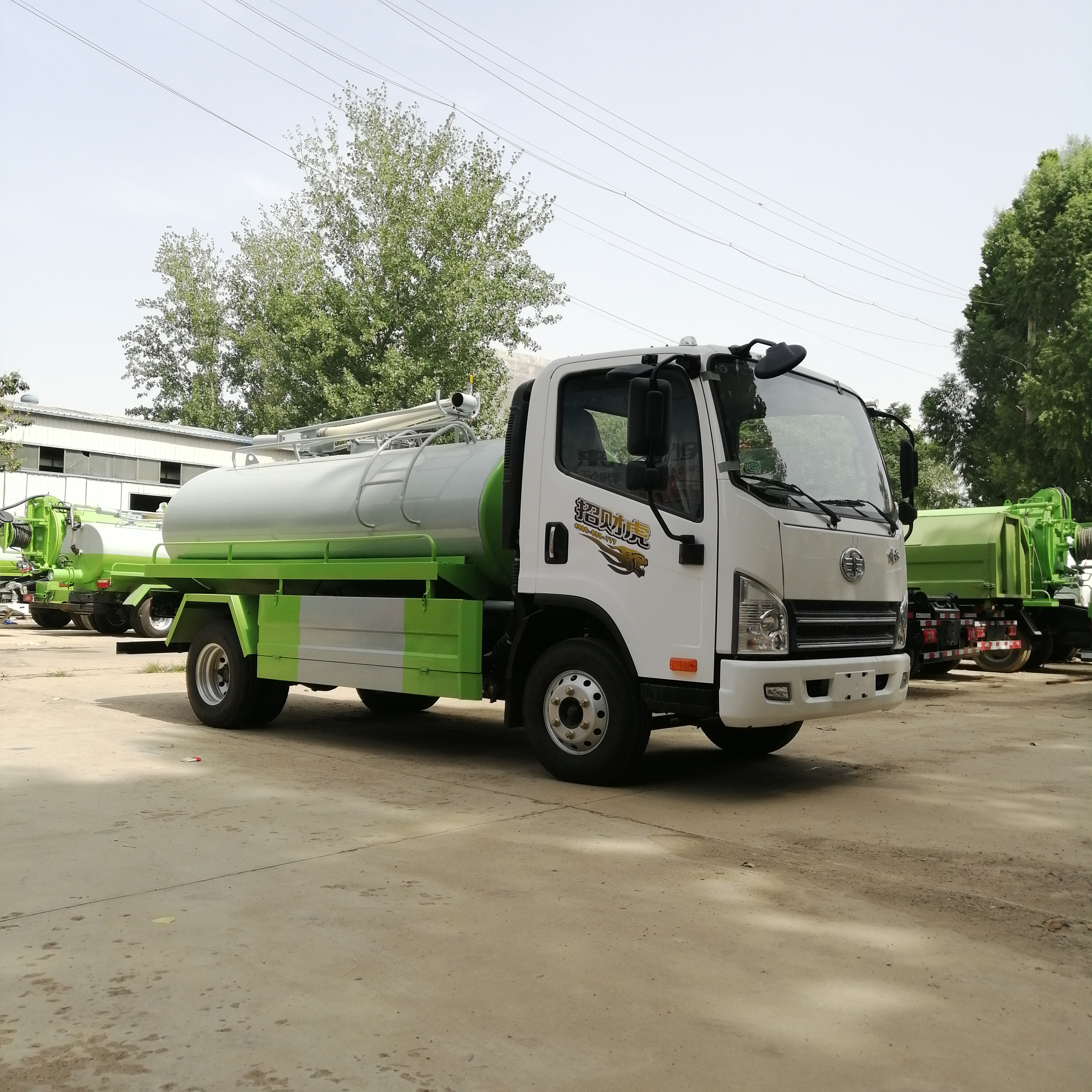 天津吸糞車供應(yīng)商 機動三輪車改裝環(huán)衛(wèi)吸糞車廠家