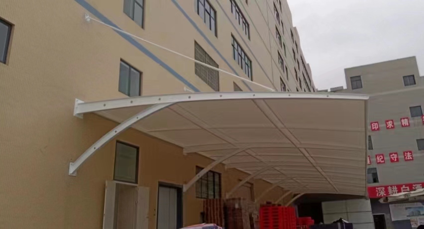 義烏公交車站充電張拉膜廠家、公交車站雙開充電樁膜結(jié)構(gòu)安裝、設(shè)計(jì)公交車充電站室外遮陽蓬