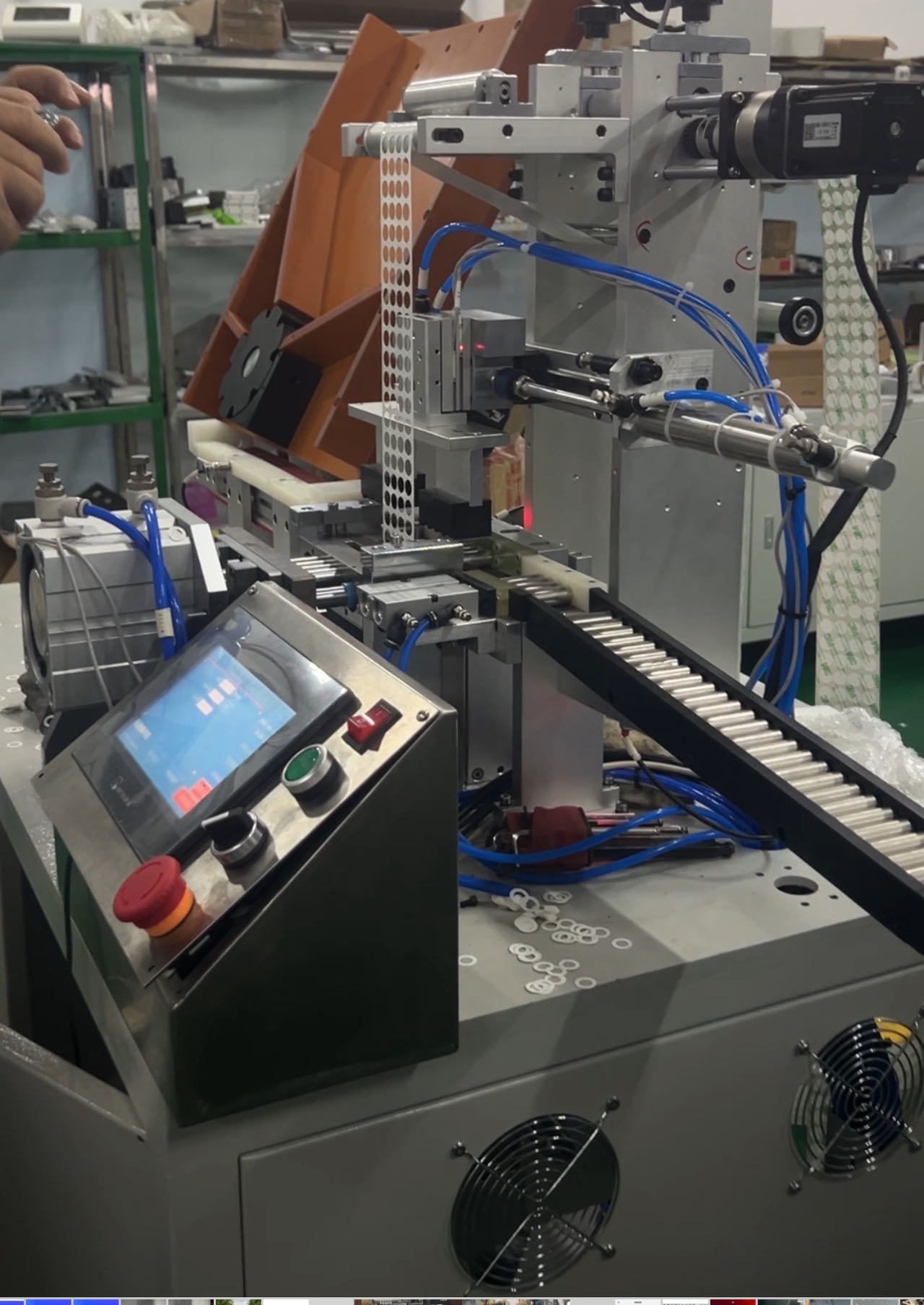 電池貼絕緣片設(shè)備圖片/電池貼絕緣片設(shè)備樣板圖 (2)