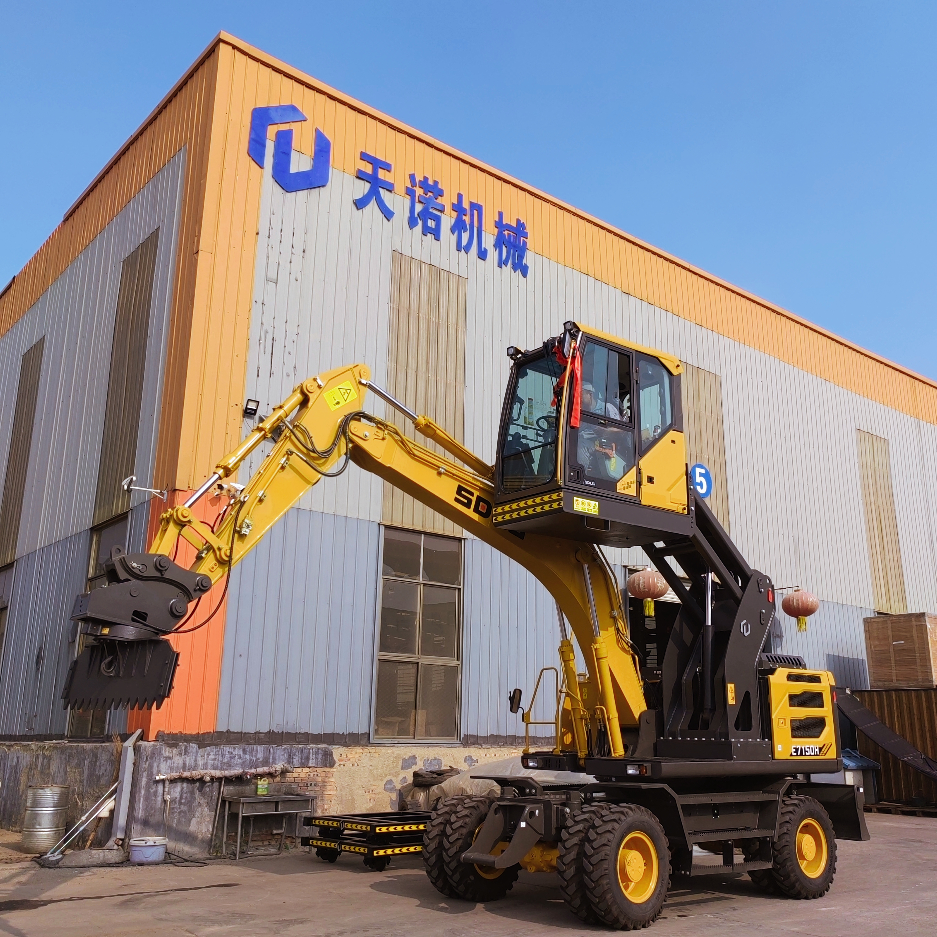 挖掘機(jī)駕駛室升降改裝 鐵路鉤機(jī)用升高底盤定制 整加人員視線圖片/挖掘機(jī)駕駛室升降改裝 鐵路鉤機(jī)用升高底盤定制 整加人員視線樣板圖 (4)