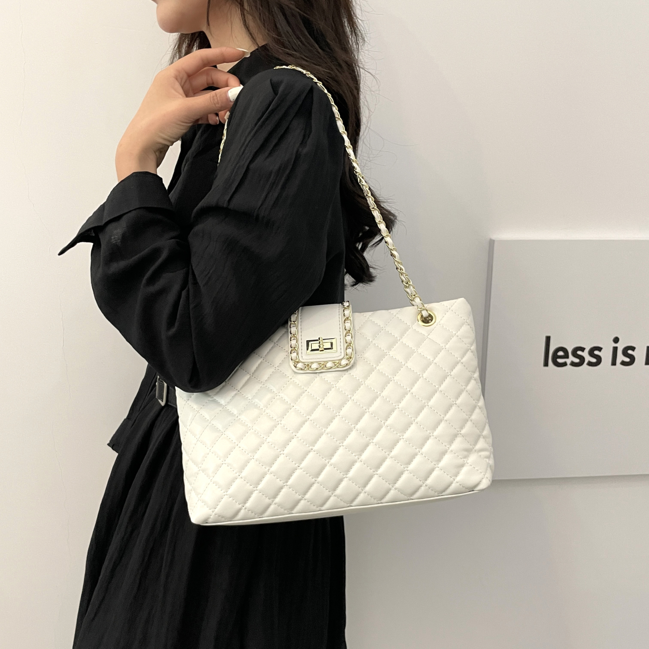 新款時尚簡約菱格鏈條單肩包大容量女士通勤斜挎包都市范靚麗女包