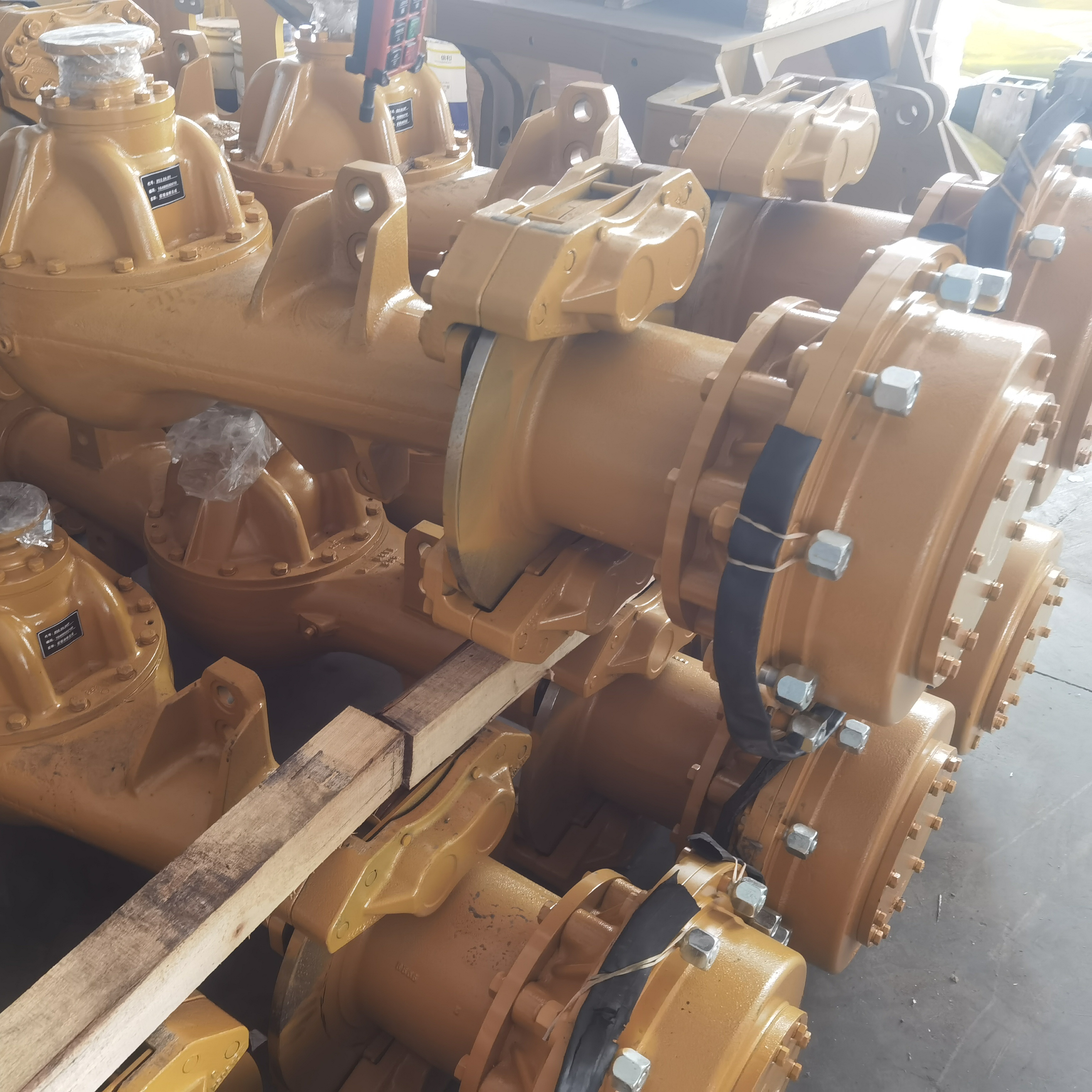 龍工配件 龍工裝載機配件   前驅(qū)動橋總成16480500010供應