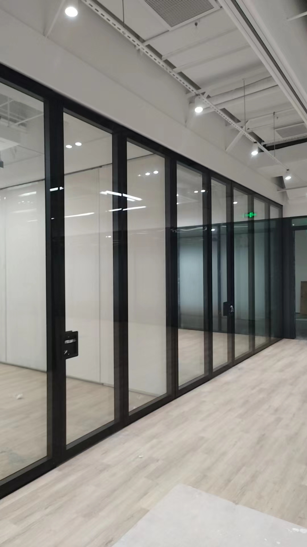 室內飾面板移動隔斷上滑軌鏡面活動屏風推拉門設計圖片