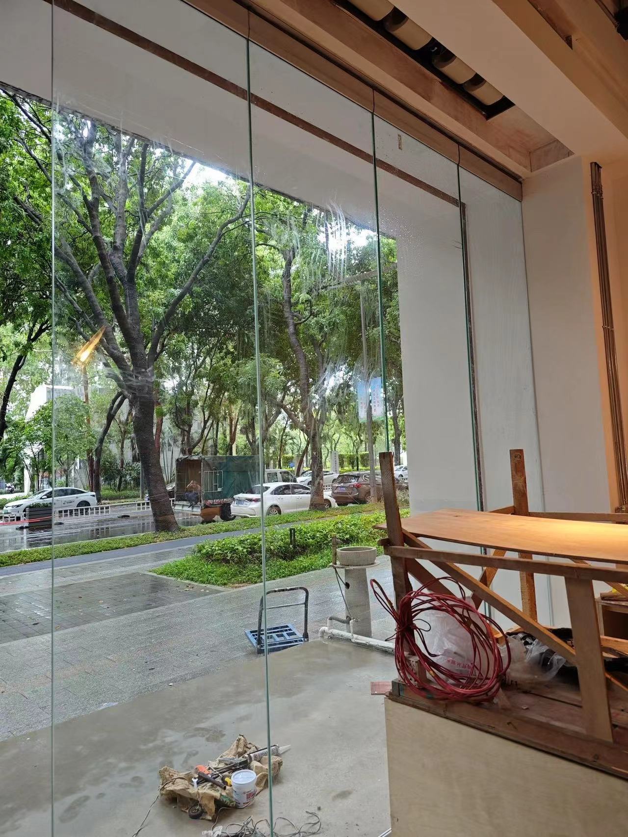 辦公室無框玻璃隔斷上下軌雙玻折疊門隔墻廠家圖片