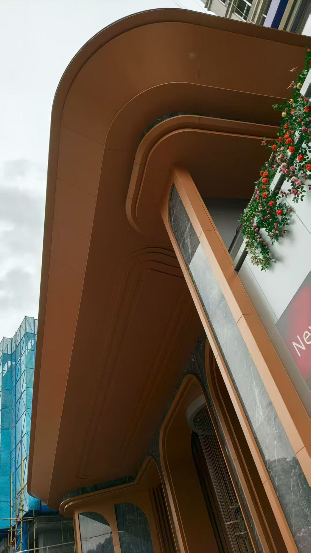 深灰色鋁扣板隔音防水鋁板沖孔墻板