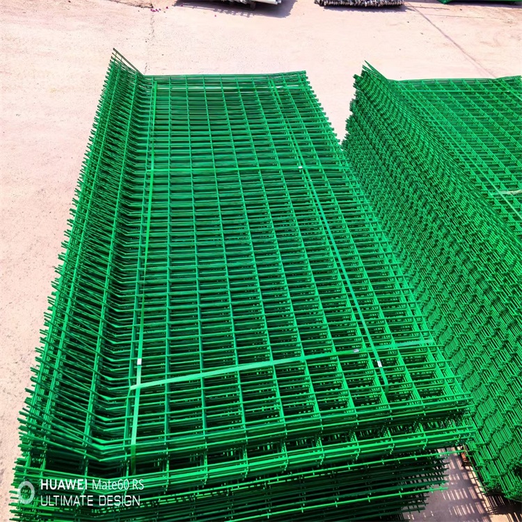 廣西高速公路隔離柵廠家 南寧公路護(hù)欄網(wǎng) 高速公路兩旁防護(hù)網(wǎng) 電焊網(wǎng)隔離柵