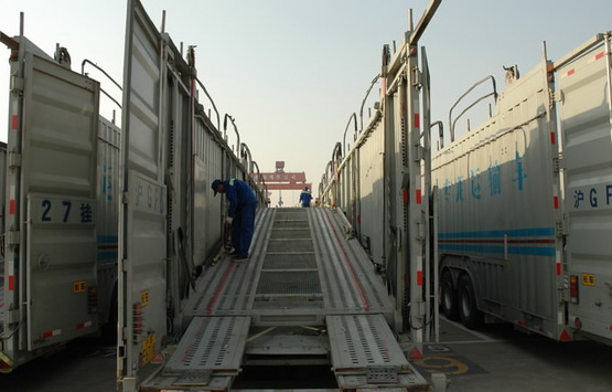 東莞到成都轎車托運(yùn)多少錢，東莞到成都轎車往返托運(yùn)費(fèi)用，東莞到成都轎車往返托運(yùn)報(bào)價(jià)