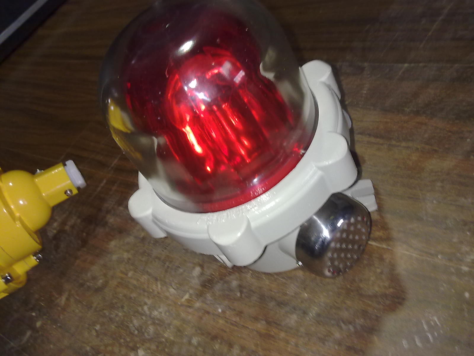 供應(yīng)專業(yè)大功率LED防爆聲光報警器廠家特價