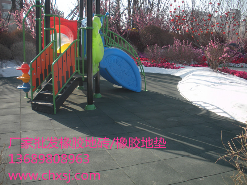 供應(yīng)用于園林景觀廣場|幼兒園戶外|室內(nèi)健身房的長春成祥塑膠廠橡膠地磚價格13.5元