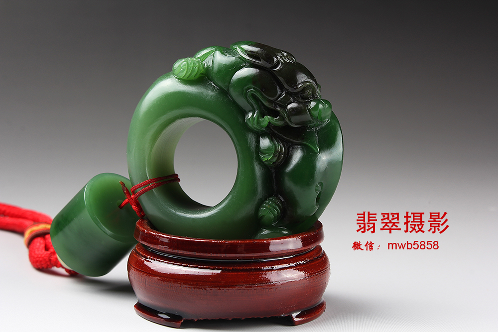 供應(yīng)哪里能給翡翠拍照？想給產(chǎn)品拍照片？專業(yè)產(chǎn)品畫冊(cè)攝影、古玩文玩攝影、翡翠字畫攝影瓷器攝影