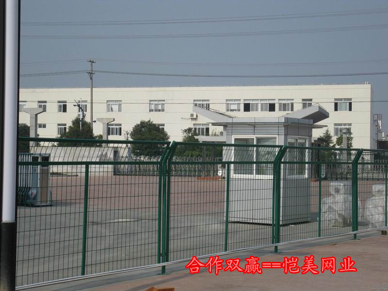 武漢小區(qū)護欄網(wǎng)，圍墻護欄網(wǎng)，鋼絲焊接護欄網(wǎng)