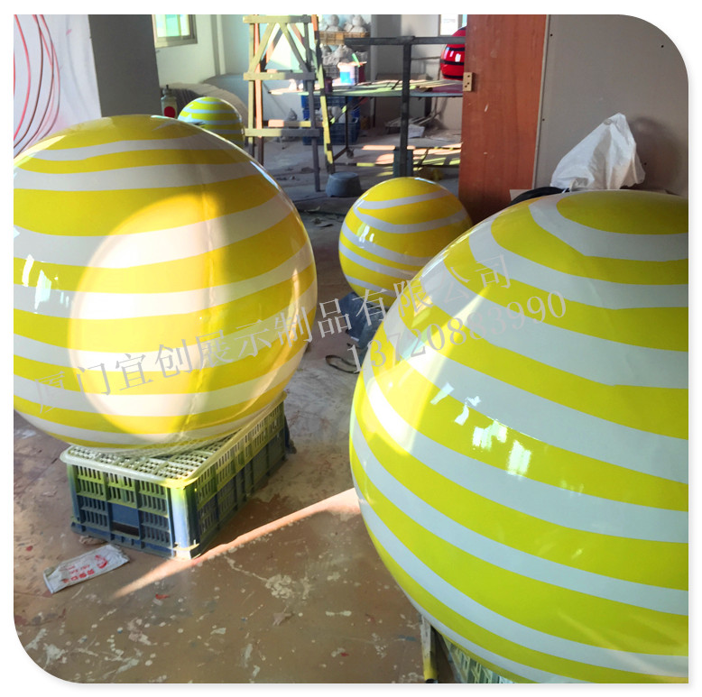 供應(yīng)用于的鋼球櫥窗 櫥窗美陳 集成道具廠家 美陳布置 節(jié)慶用品裝飾 不銹鋼球櫥窗展示 金屬球 鏡面球定做