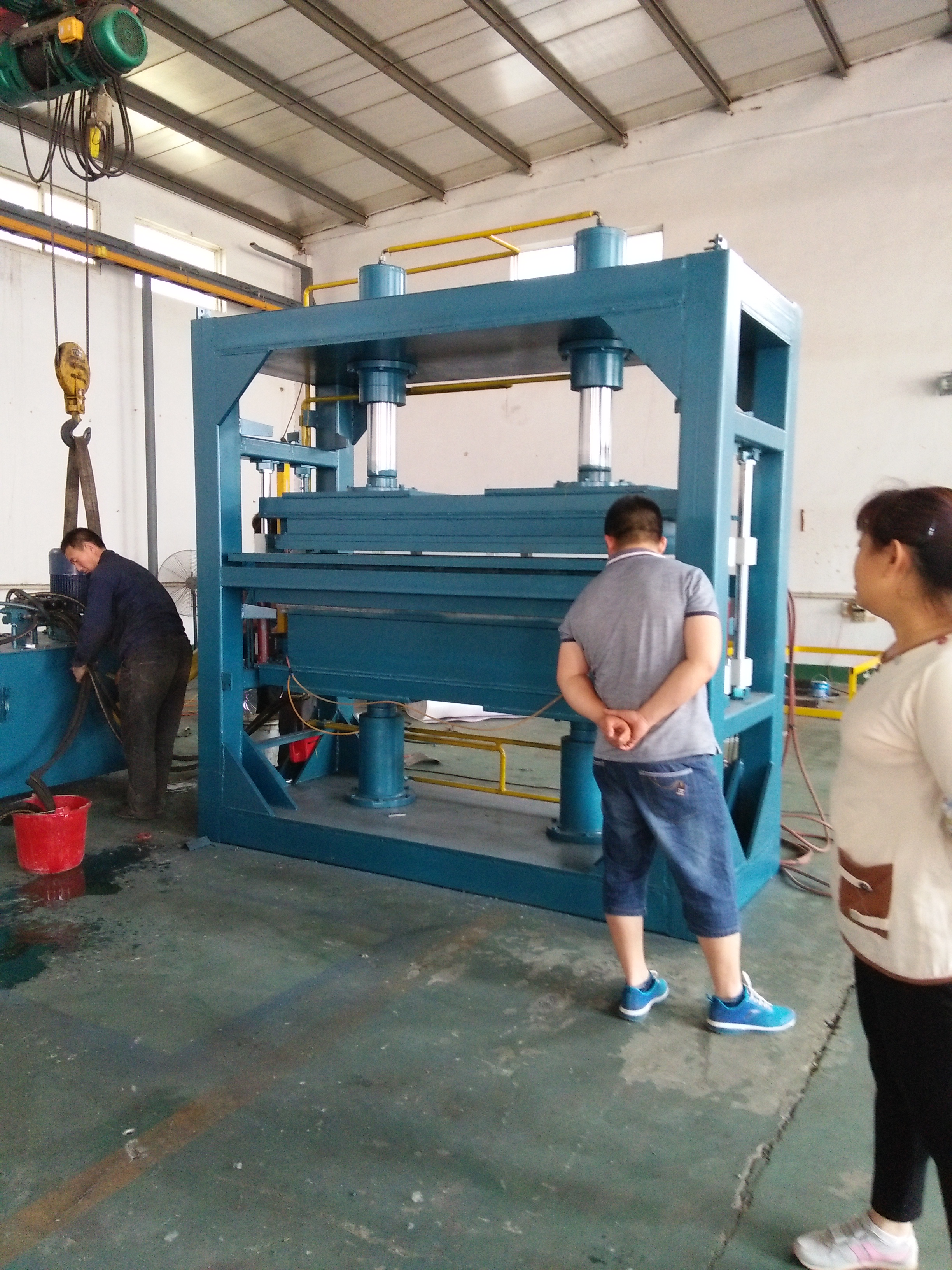 供應(yīng)新珍珠巖門芯板自動翻板設(shè)備大促銷 江蘇珍珠巖門芯板設(shè)備廠家