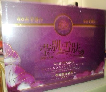 供應(yīng)供應(yīng)歆蔻化妝品五合一218元祛斑美白滋潤保濕白里透紅收宿毛孔