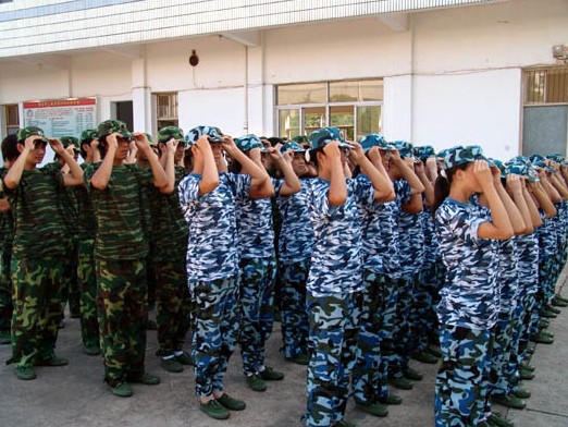供應(yīng)用于軍訓(xùn) 訓(xùn)練 的學(xué)生迷彩軍訓(xùn)服