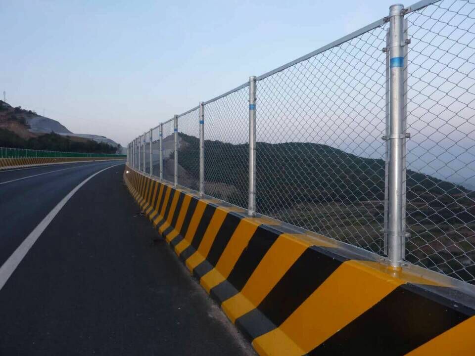 供應高速公路防護網(wǎng)