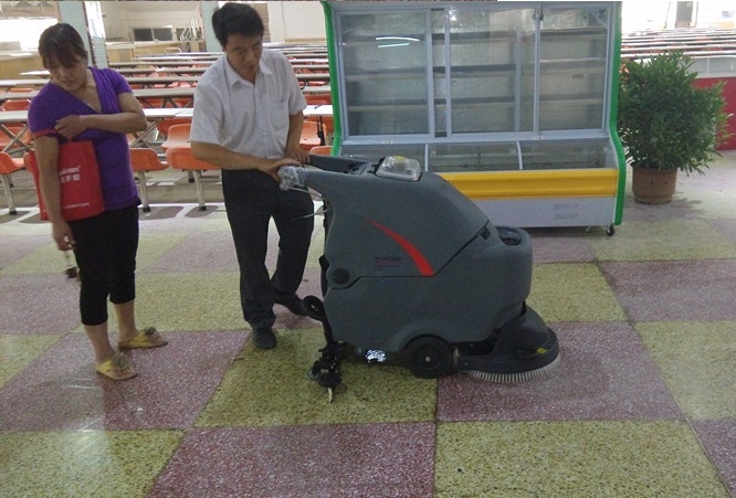 供應(yīng)武漢駕駛式洗地機襄陽十堰洗地機