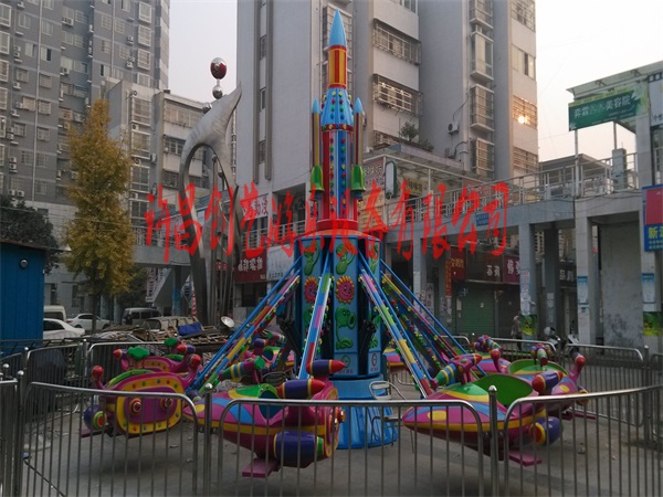 自控飛機(jī)游樂設(shè)備帶你自由飛翔，翱翔天空