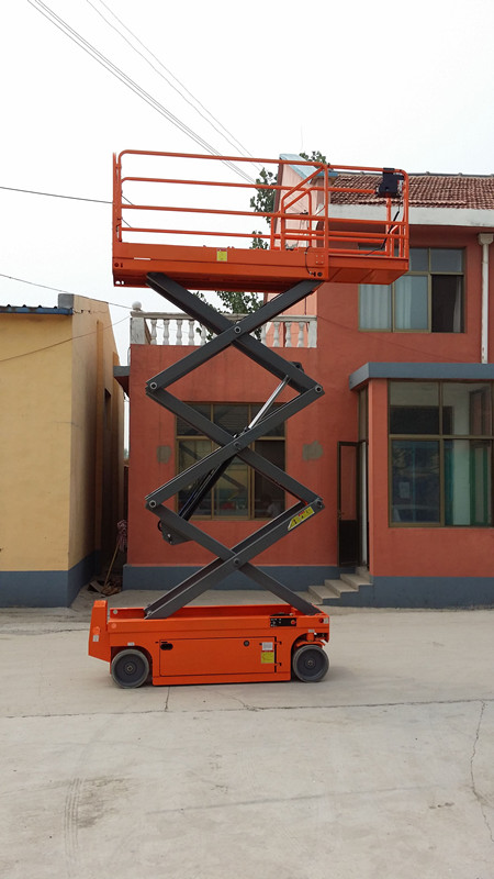供應(yīng)專(zhuān)業(yè)生產(chǎn)全自行式升降機(jī) 升降平臺(tái)