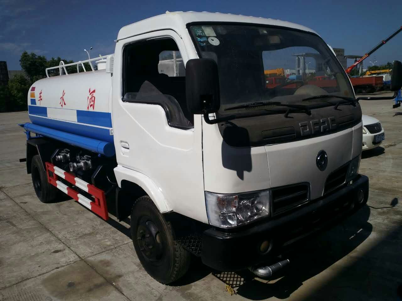 供應(yīng)東風(fēng)3300軸距灑水車