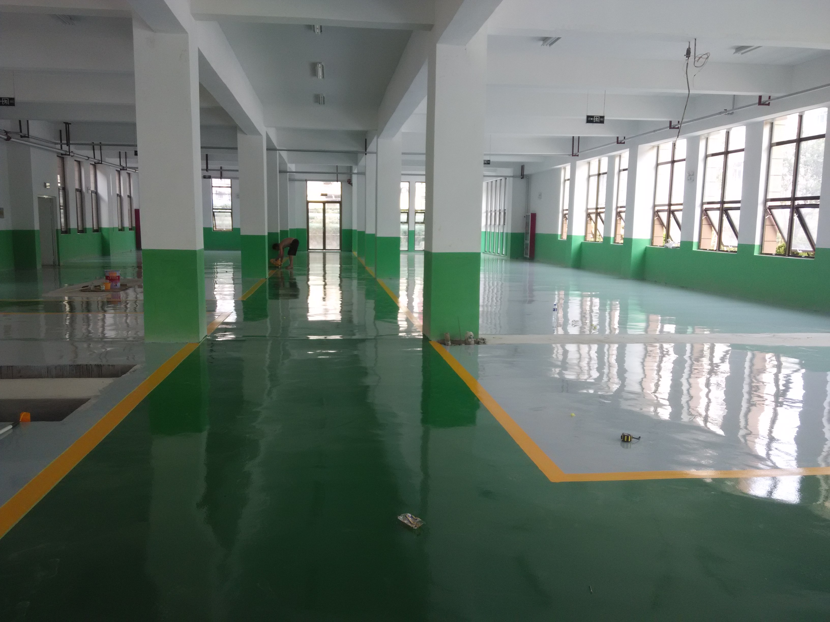 泰安車庫地坪漆停車場地面漆