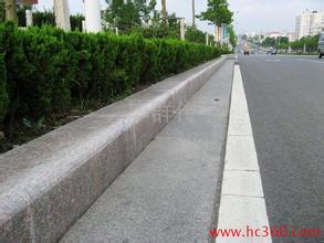 供應(yīng)新疆路沿石報價
