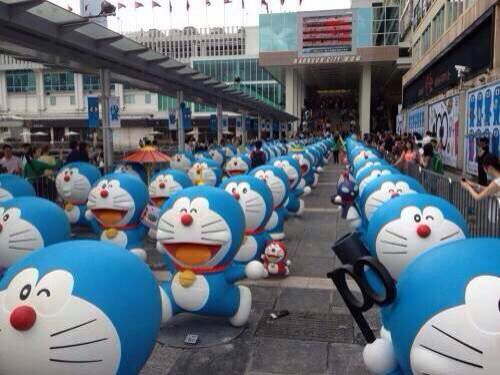 供應(yīng)十堰叮當(dāng)貓?zhí)菍毧ㄍǖ袼苣Ｐ凸?yīng)商，十堰卡通動(dòng)漫人物模型機(jī)器貓大白雕塑制作廠家