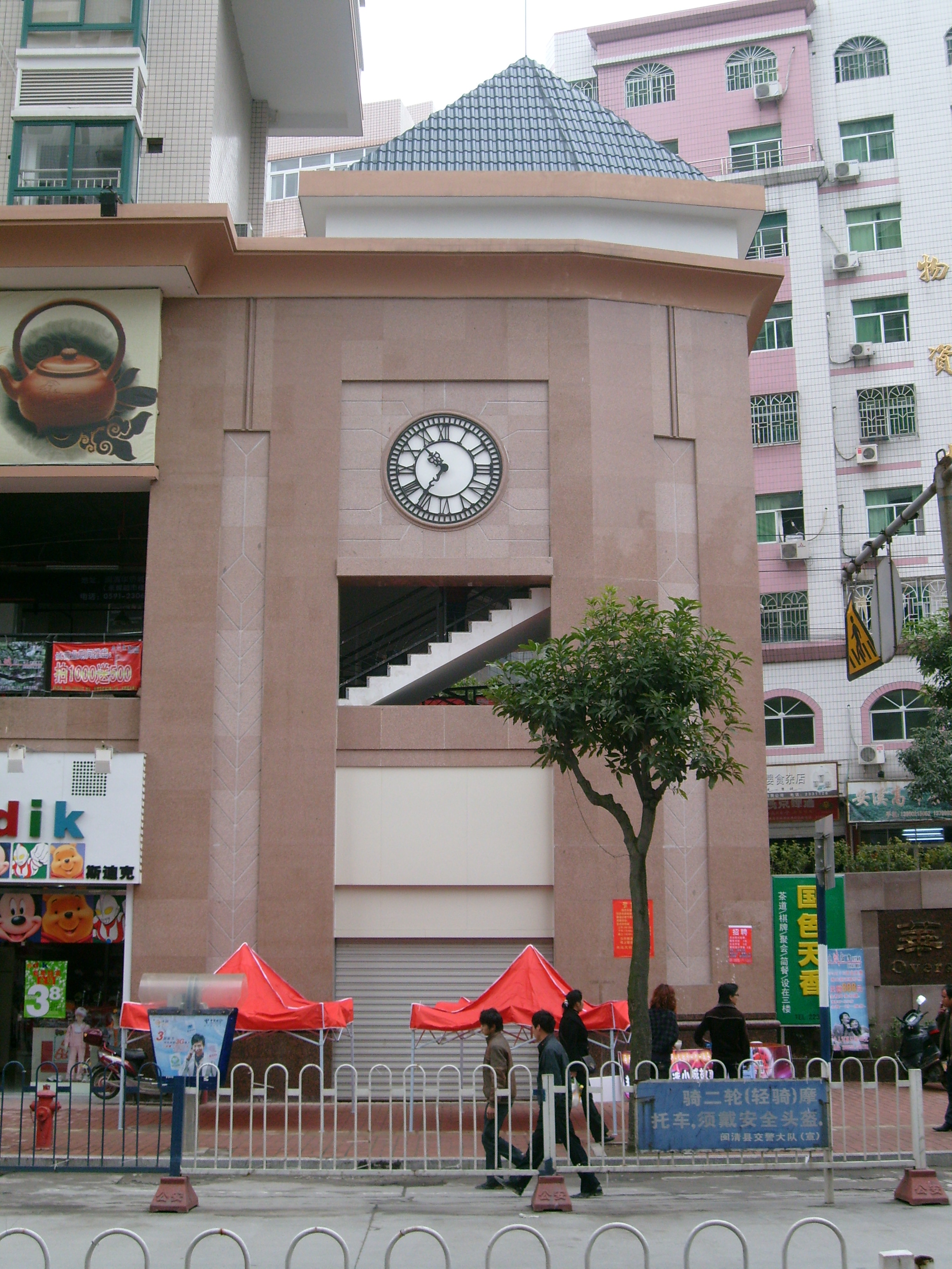 供應(yīng)昆明學(xué)校教學(xué)樓塔鐘生產(chǎn)廠家/四川學(xué)校教學(xué)樓塔鐘哪里能定做？