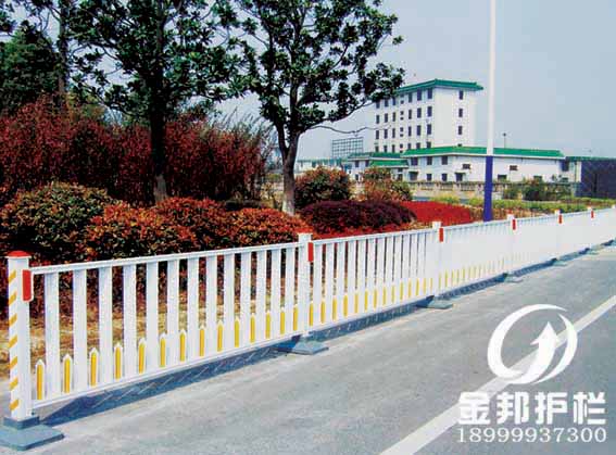 供應(yīng)鋅鋼隔離護(hù)欄網(wǎng) 鋅鋼道路護(hù)欄