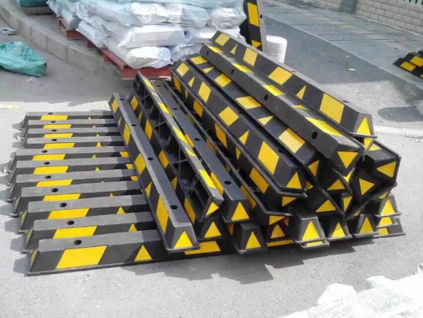 供應(yīng)深圳橡塑*2米加厚車輪定位器倒車止退器車輛止滑器停車場交通設(shè)施