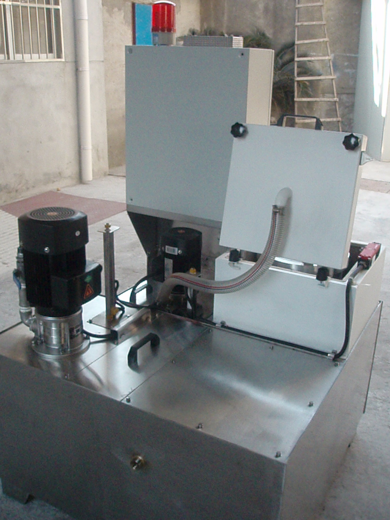 供應(yīng)*磨削油液過濾機YL75CB