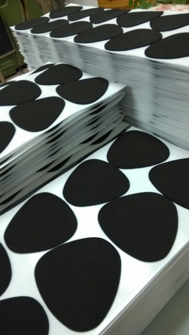 供應(yīng)背膠絨布墊，自粘絨布墊，防滑絨布墊