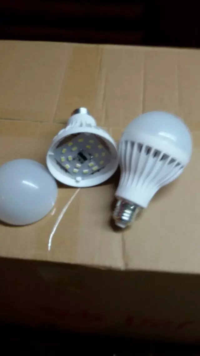 供應(yīng)江湖地攤LED節(jié)能燈0.5瓦，每個燈有6個，白色光源，省電，節(jié)能，超級耐用，保護(hù)你的視力，三年用不壞，三年一度電，