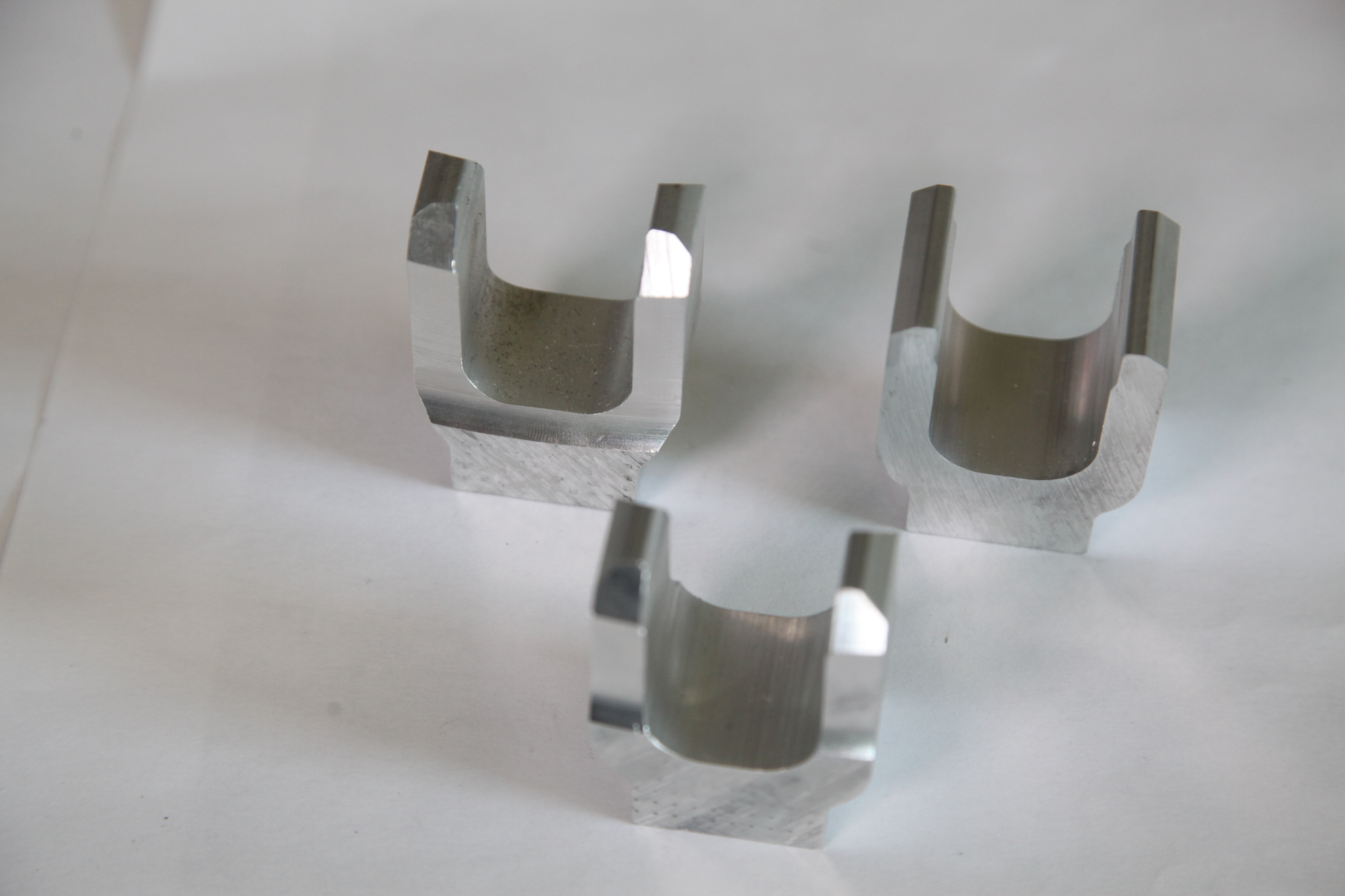 長恩精機(jī)供應(yīng)-全自動轉(zhuǎn)盤式組合機(jī)床-汽車轉(zhuǎn)向器節(jié)叉銑外形生產(chǎn)線