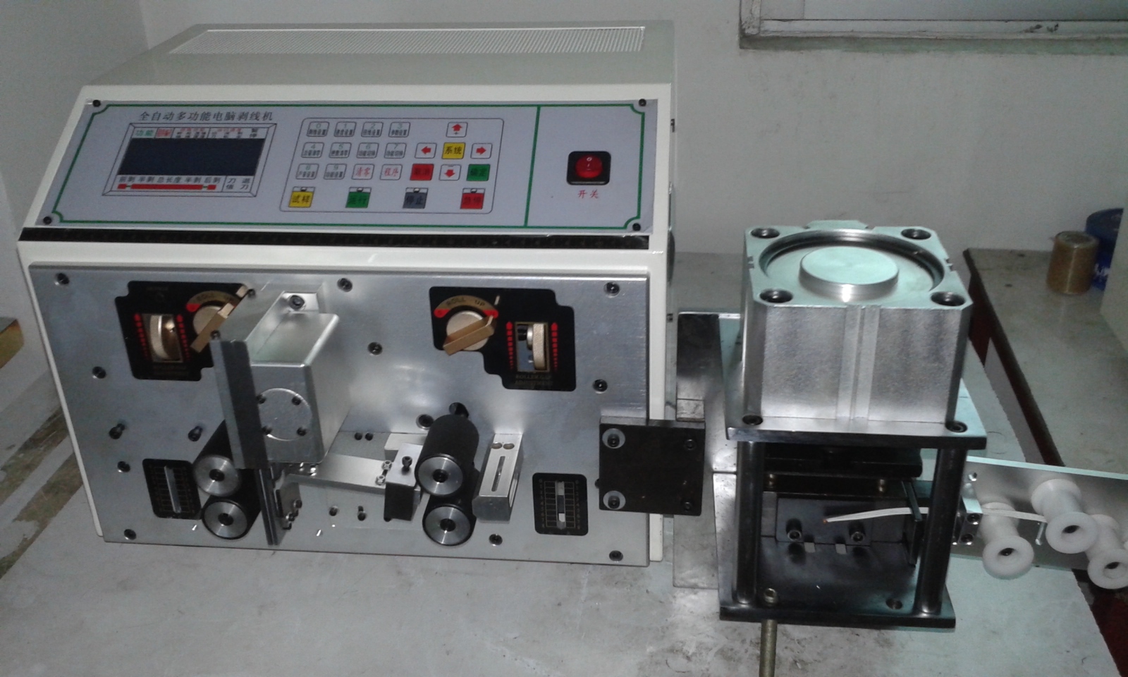 供應(yīng)江蘇省裁線機(jī)廠家直銷電腦裁線機(jī) JL-230電腦裁線機(jī) 自動裁線機(jī)