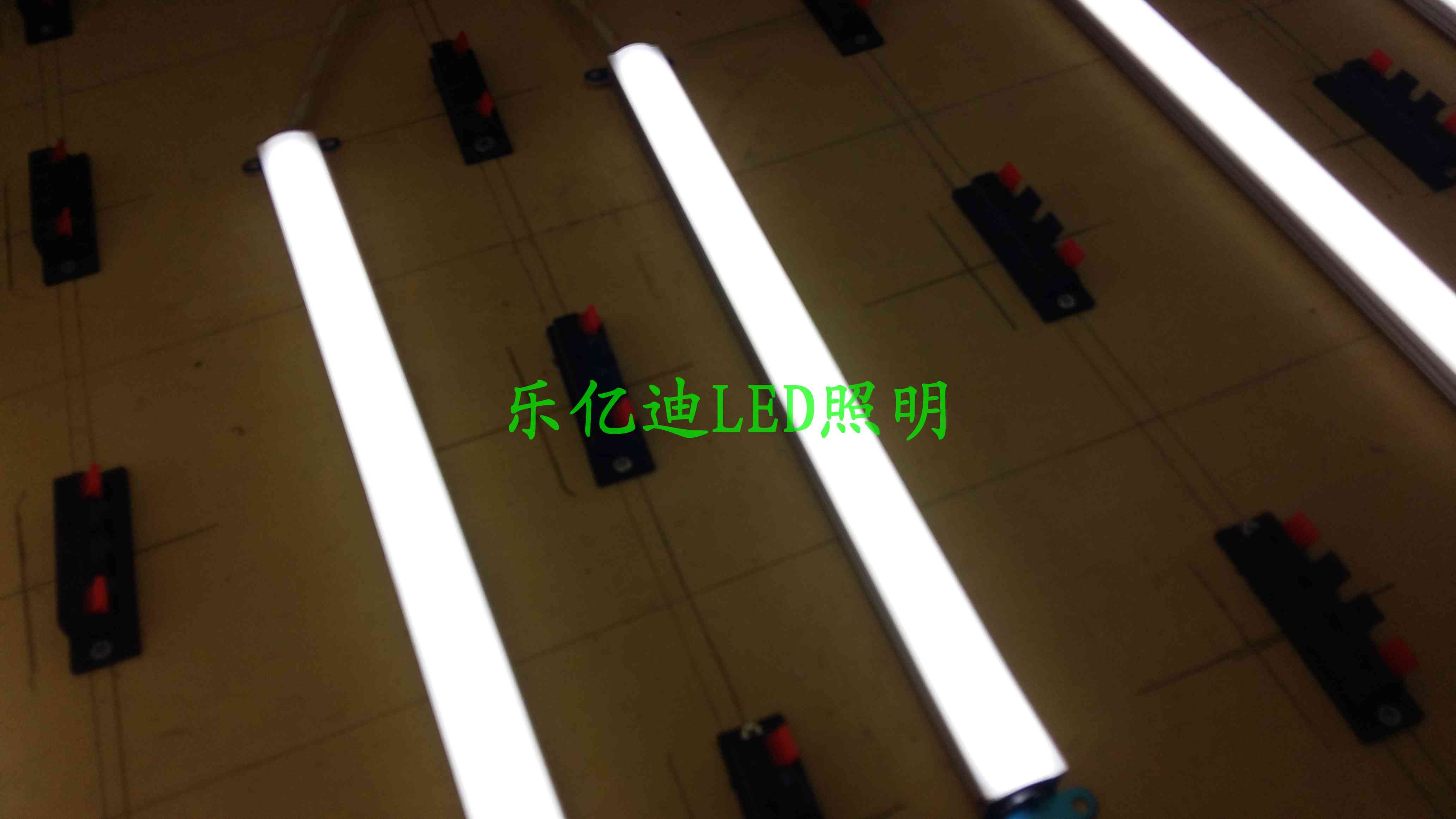 供應青島價格*的LED燈管，青島價格*的LED燈棍，青島價格*的LED日光燈管，青島價格*的LED節(jié)能燈管