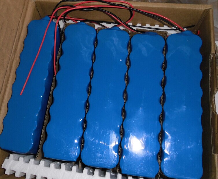 供應(yīng)18650低溫鋰電池組定制帶電量顯示