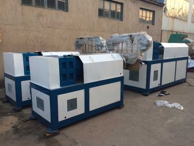 供應(yīng)小型造粒機(jī) 造粒機(jī)多少錢一臺(tái) 雙螺桿塑料造粒機(jī)