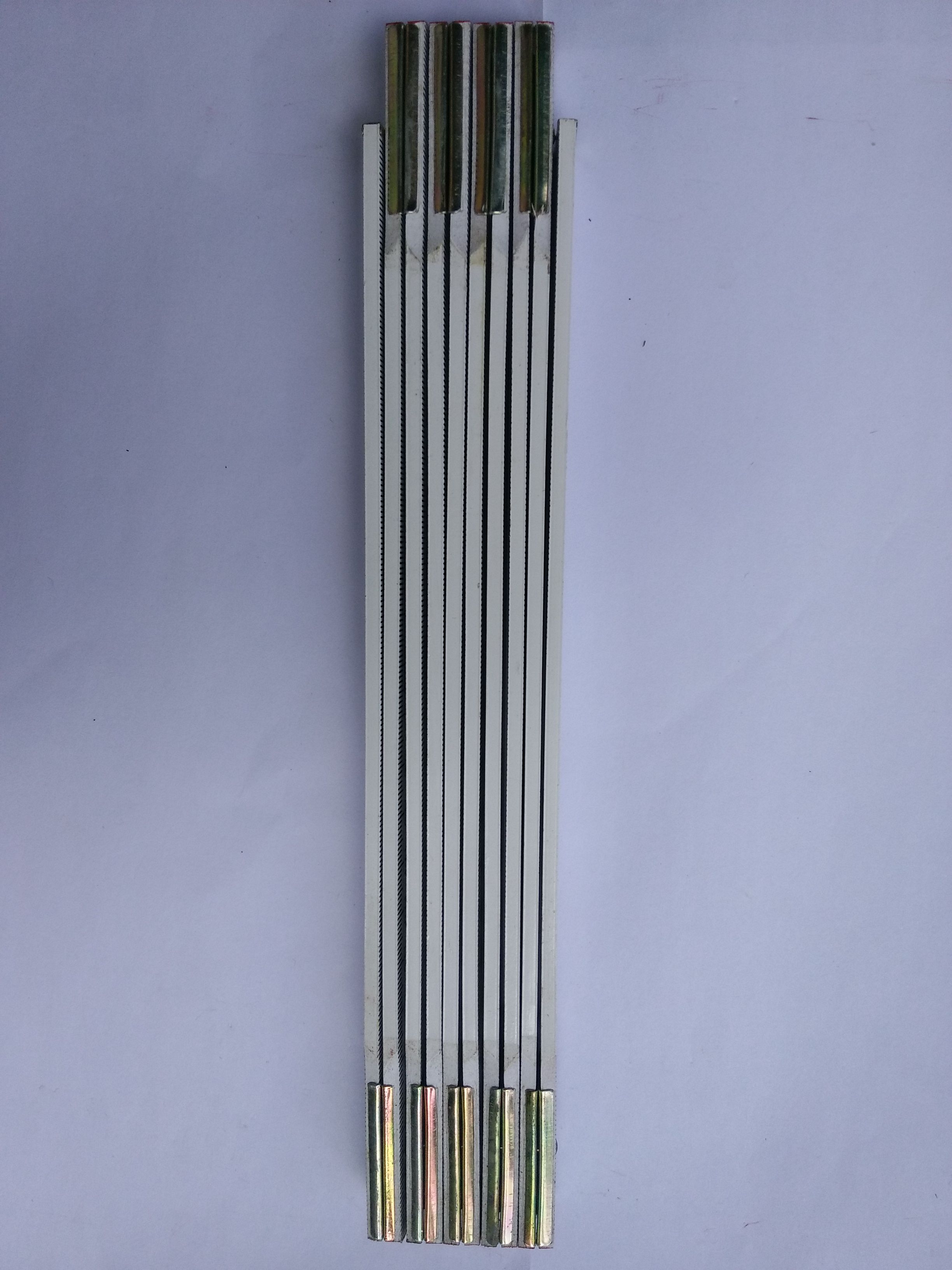 供應(yīng)2米10折荷木帶鉚釘普通尺