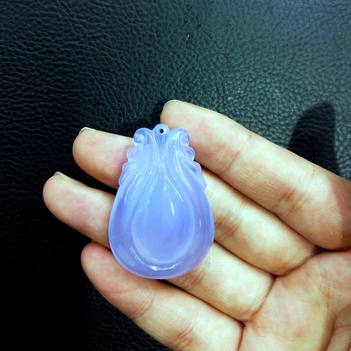 供應(yīng)藍(lán)玉髓雕件滴水不漏招財(cái)藍(lán)玉髓吊墜