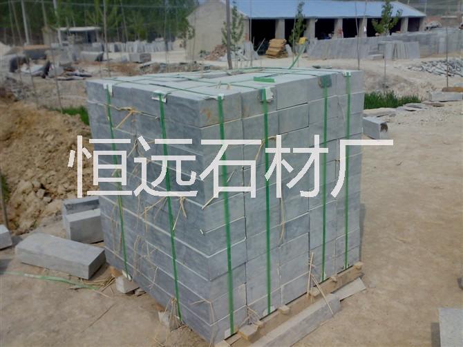 供應(yīng)青石路緣石價格 咨詢青石路緣石價格報價 青石路緣石價格*行情 恒遠(yuǎn)石材廠報價青石路緣石價格