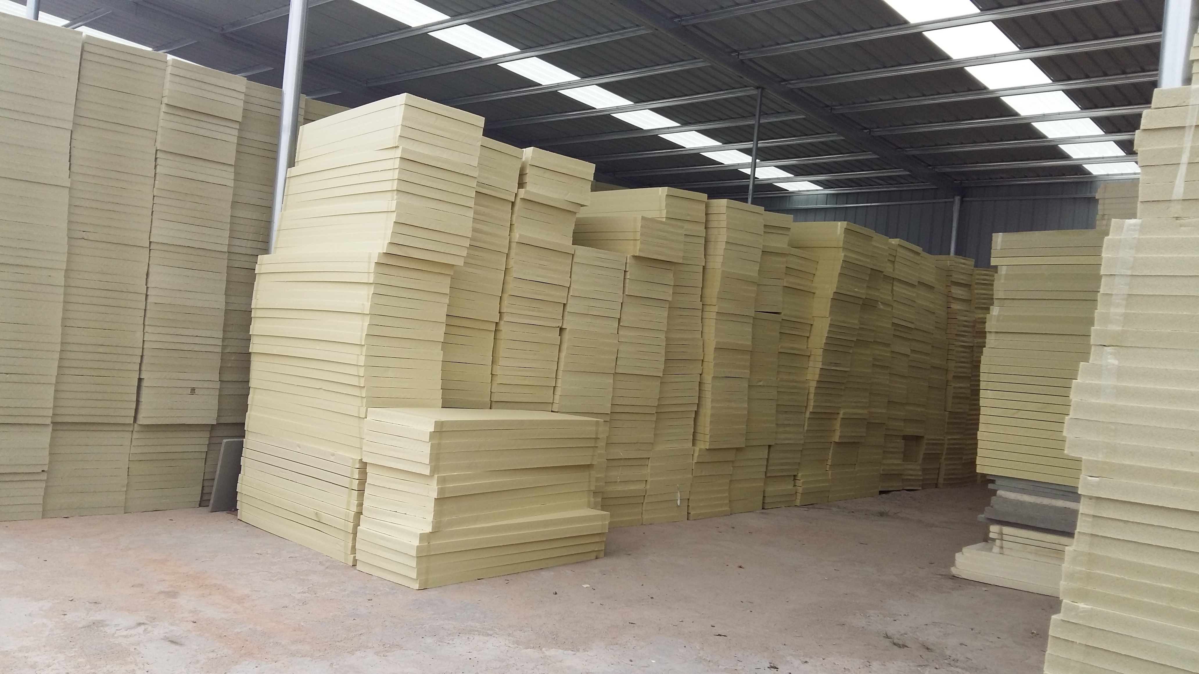 供應(yīng)綠色環(huán)保聚苯乙烯保溫板