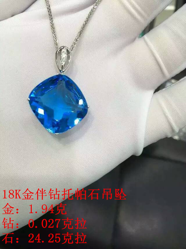 供應(yīng)天然枕形托帕石吊墜經(jīng)典18K金鑲嵌 主石24.25克拉托帕石裸石