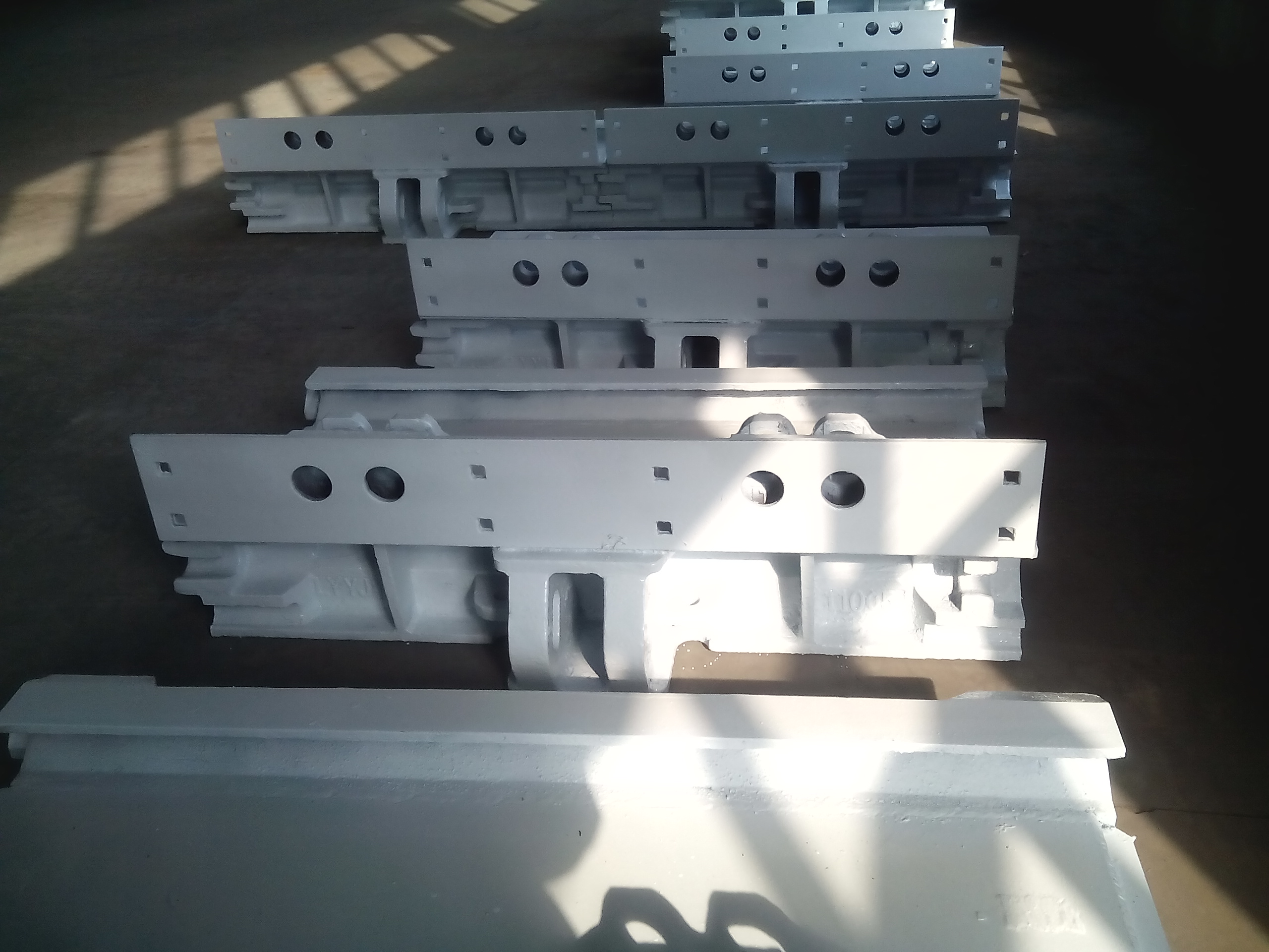 供應(yīng)用于刮板機(jī)對接專|轉(zhuǎn)載機(jī)的*供應(yīng)山西煤機(jī)大型鑄造中部槽 中部槽價格