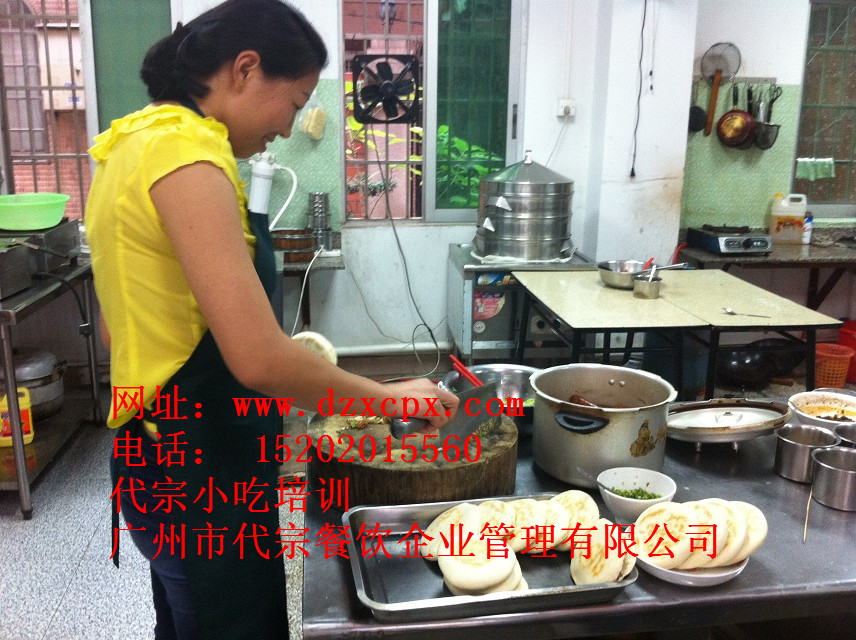 供應(yīng)哪家小吃培訓(xùn)有肉夾饃技術(shù)培訓(xùn)的，去哪里學(xué)做肉夾饃，學(xué)肉夾饃多少錢，哪里有肉夾饃培訓(xùn)的地方，肉夾饃培訓(xùn)哪里好