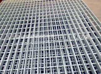 安平冠成專業(yè)生產(chǎn)加工平臺(tái)鋼格板，質(zhì)量好，價(jià)格低，可定制，歡迎選購(gòu)